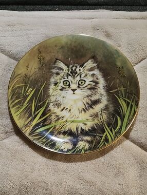 1985 Royal Worcester Green and Cream Kitten Decorative Plate
